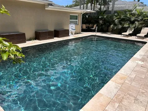136 25th Avenue N St Petersburg FL 33704