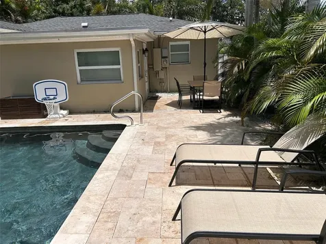 136 25th Avenue N St Petersburg FL 33704