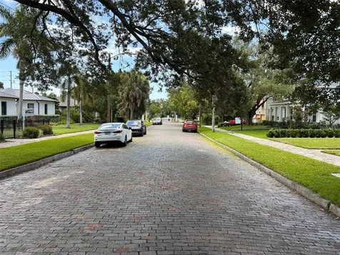 136 25th Avenue N St Petersburg FL 33704