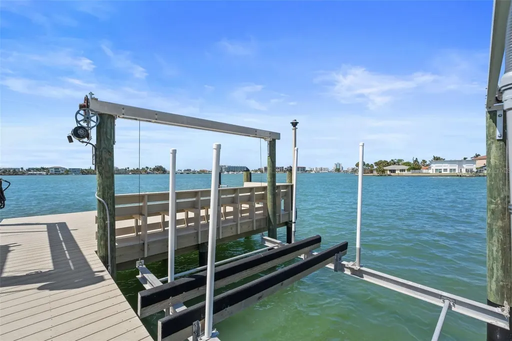 11050 7th Street E Treasure Island FL 33706