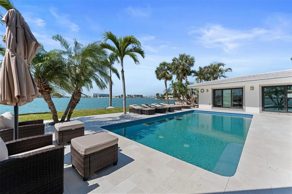 11050 7th Street E Treasure Island FL 33706