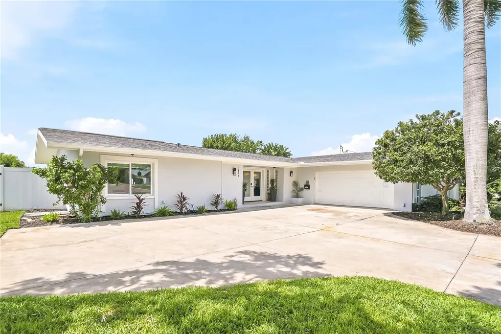 3896 42nd Avenue S St Petersburg FL 33711
