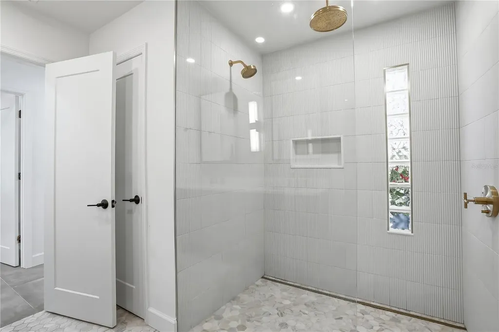 3896 42nd Avenue S St Petersburg FL 33711