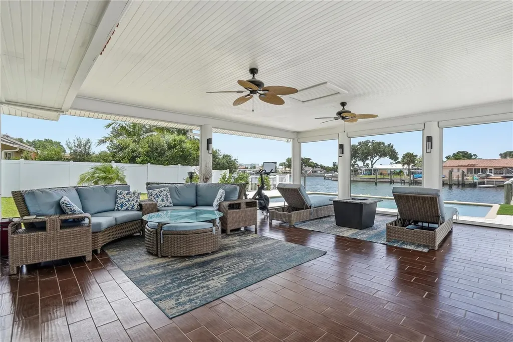 3896 42nd Avenue S St Petersburg FL 33711