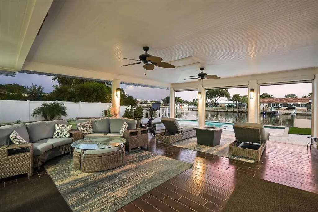 3896 42nd Avenue S St Petersburg FL 33711