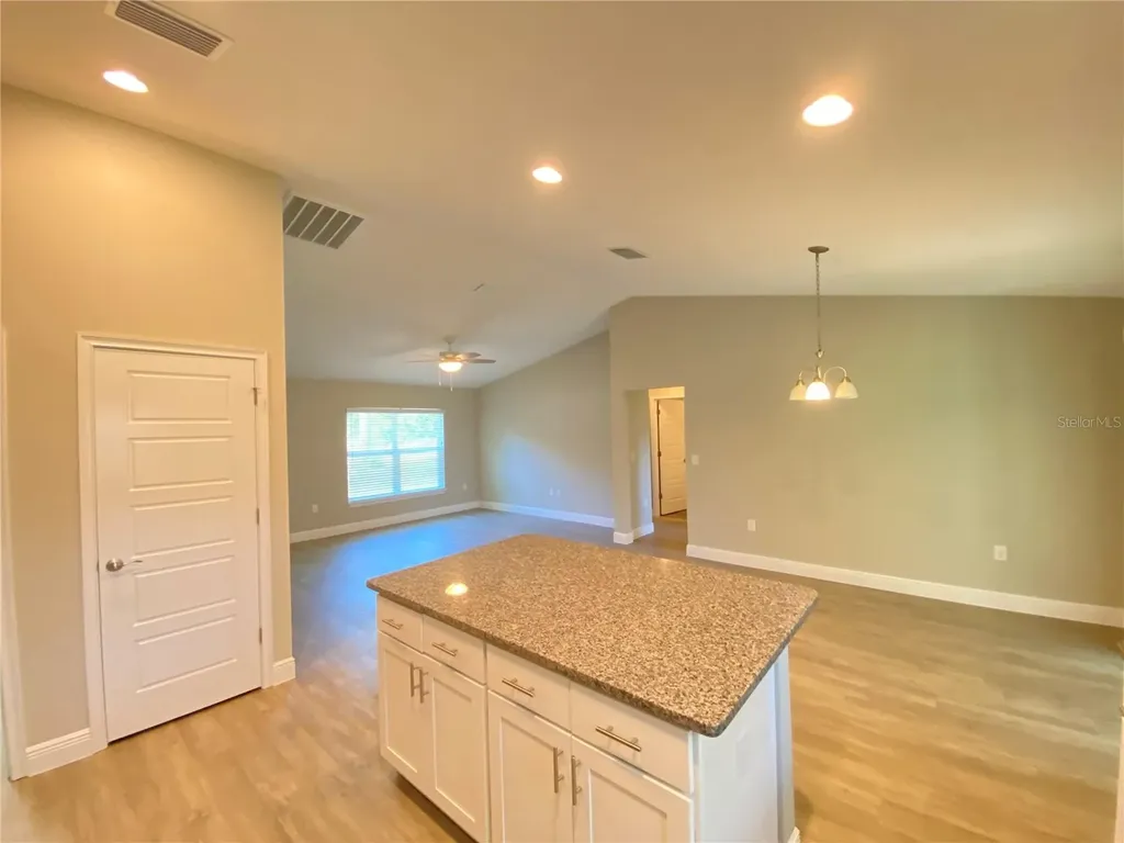 12 Oak Trail Ocala FL 34472