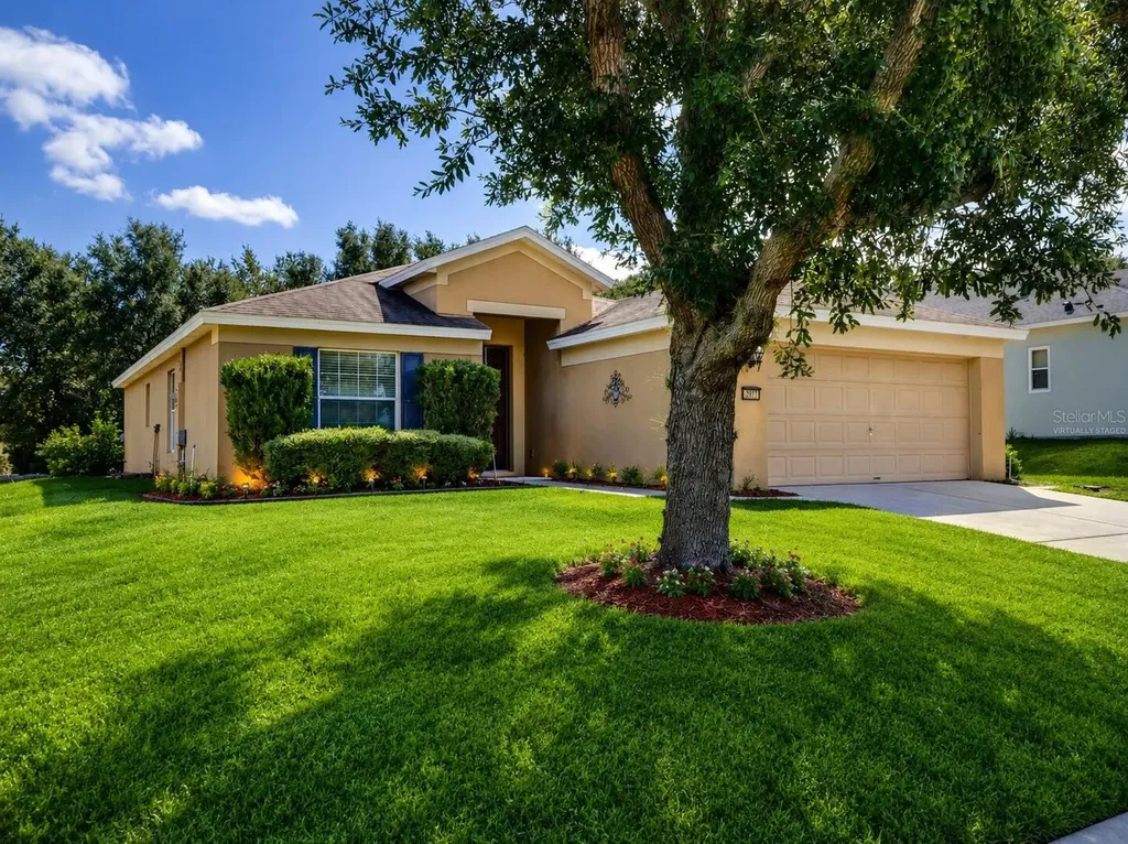 2972 Santa Maria Avenue Clermont FL 34715