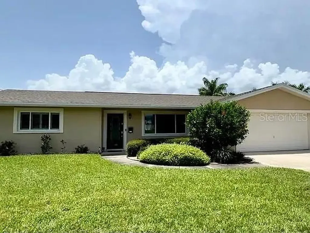 4052 14th Way NE St Petersburg FL 33703