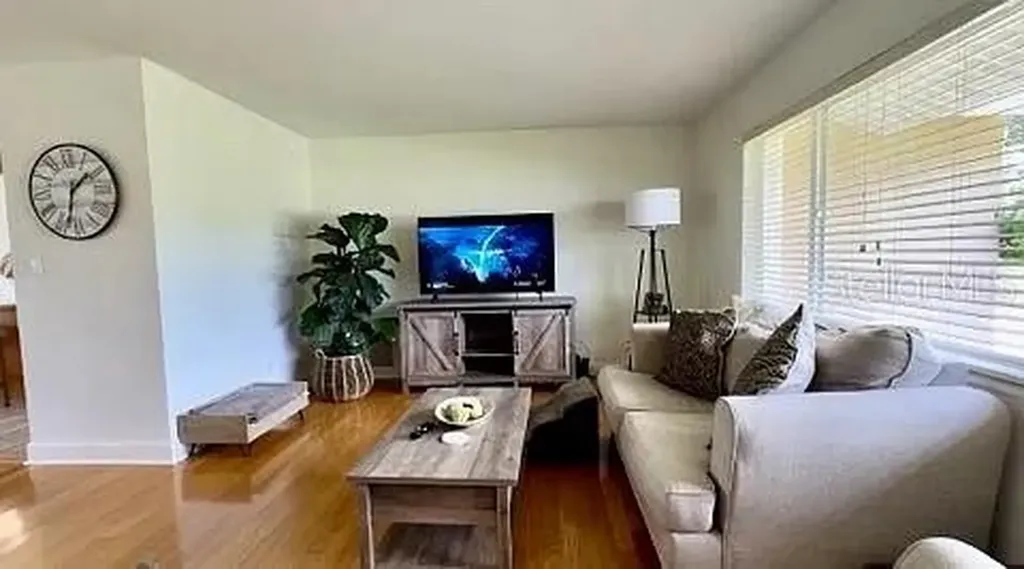 4052 14th Way NE St Petersburg FL 33703