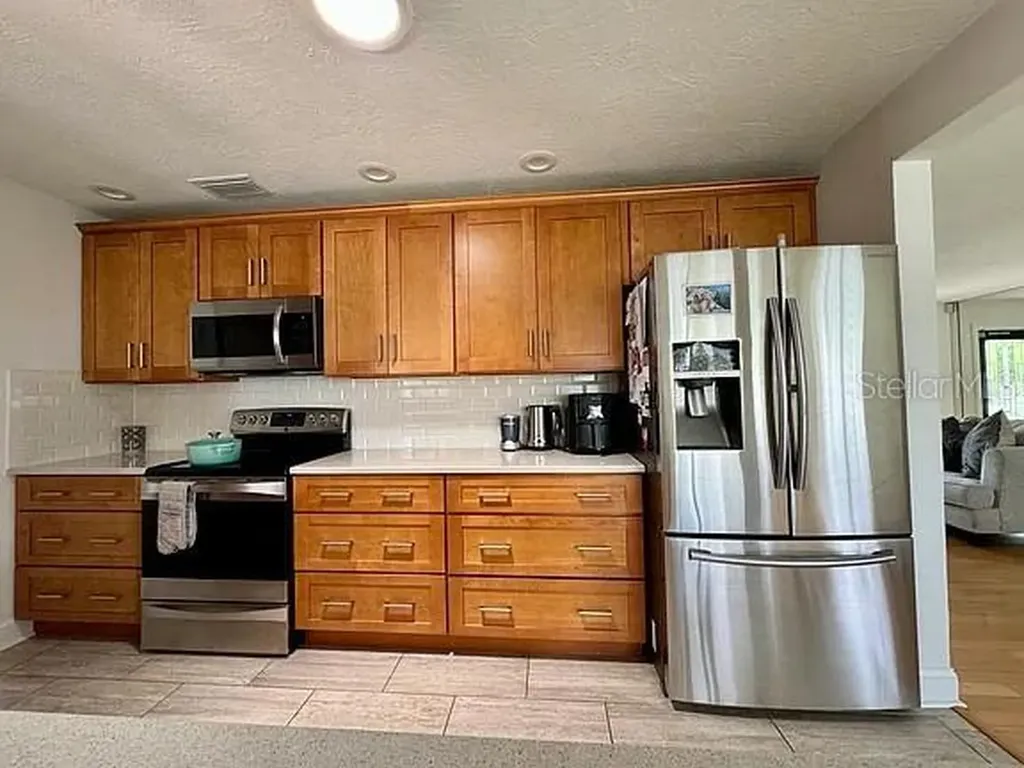 4052 14th Way NE St Petersburg FL 33703