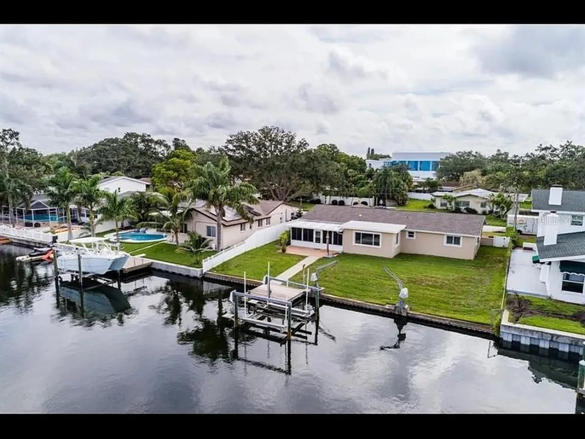 4052 14th Way NE St Petersburg FL 33703