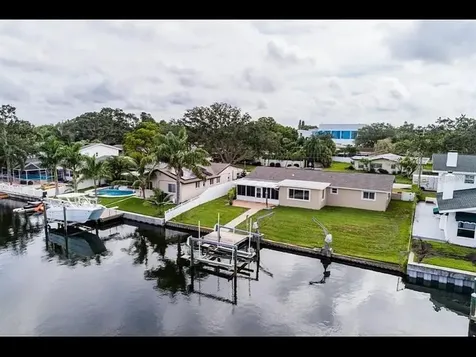 4052 14th Way NE St Petersburg FL 33703