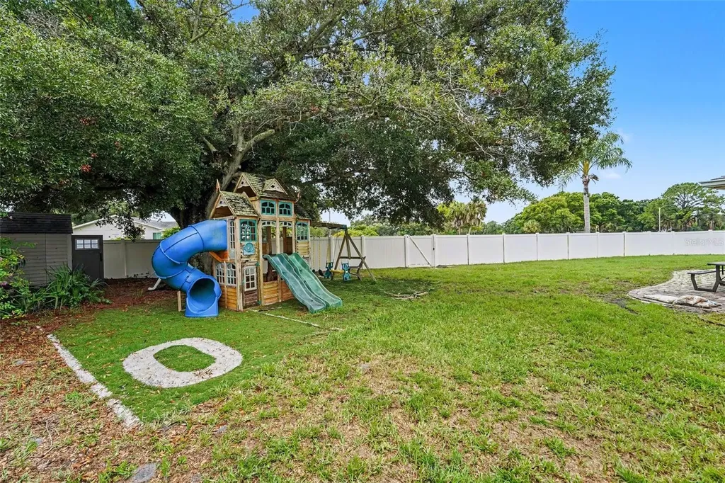 2675 Red Oak Court Clearwater FL 33761