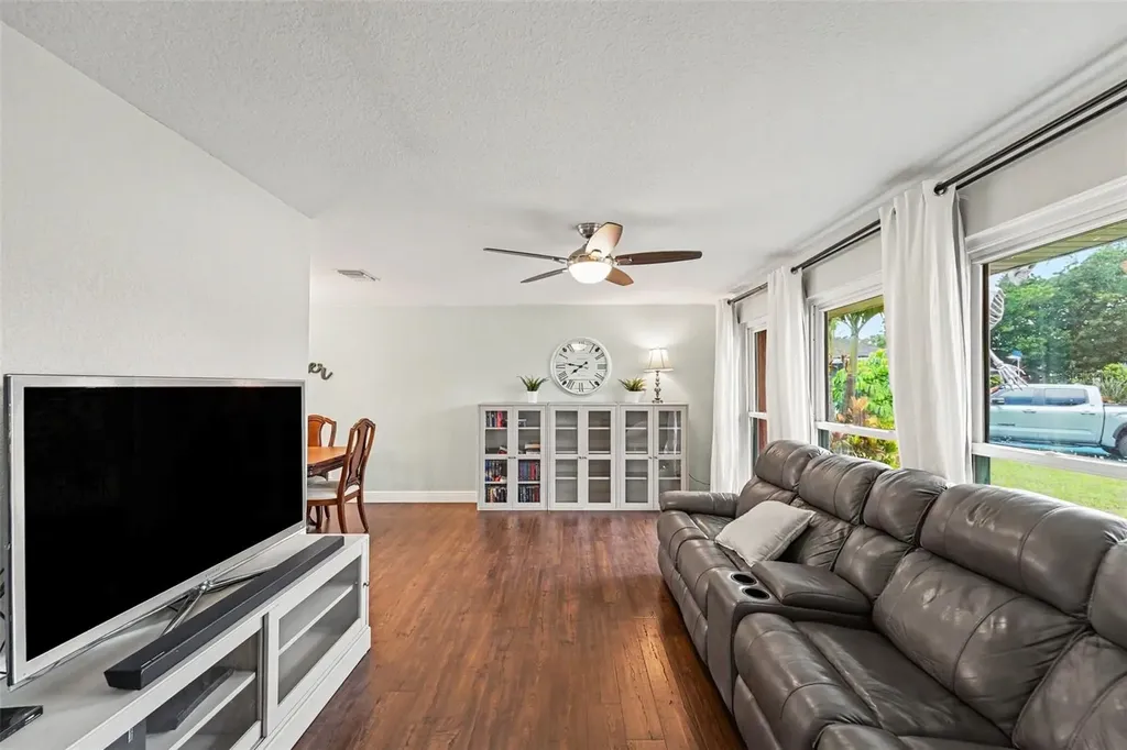 2675 Red Oak Court Clearwater FL 33761