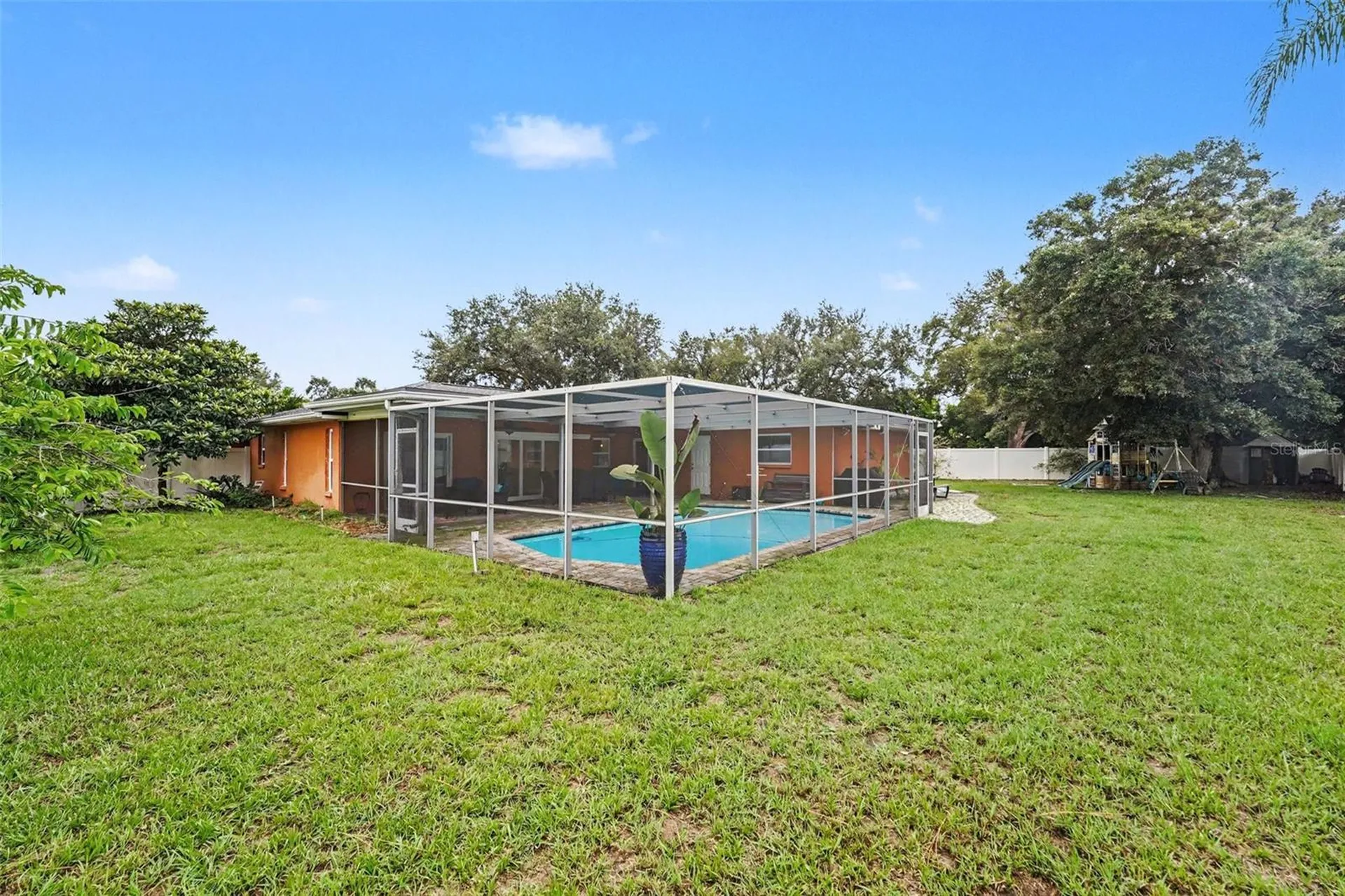 2675 Red Oak Court Clearwater FL 33761