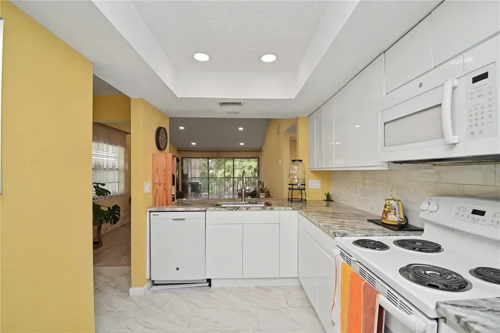 5677 Summer Side Lane Sarasota FL 34231