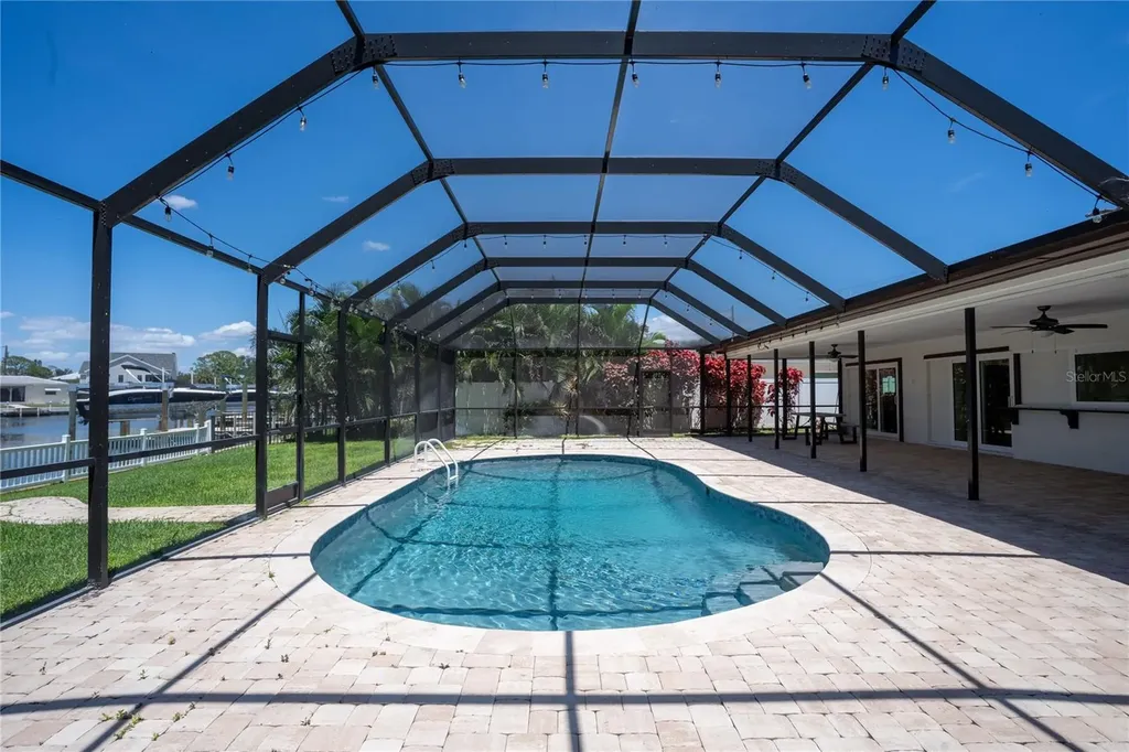 5119 Venetian Boulevard NE St Petersburg FL 33703