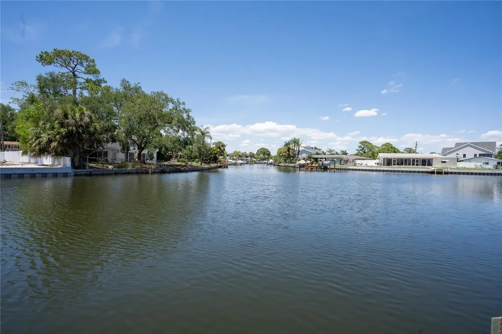 5119 Venetian Boulevard NE St Petersburg FL 33703