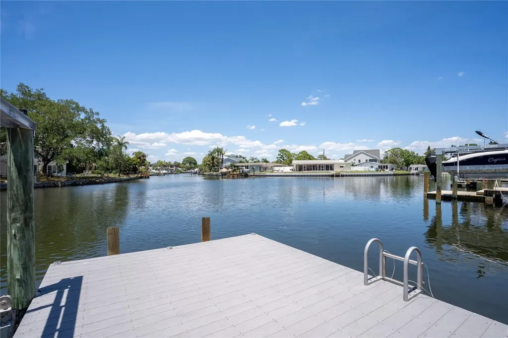 5119 Venetian Boulevard NE St Petersburg FL 33703