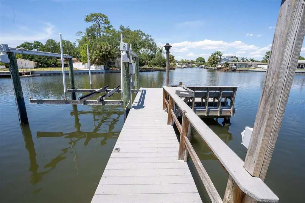 5119 Venetian Boulevard NE St Petersburg FL 33703
