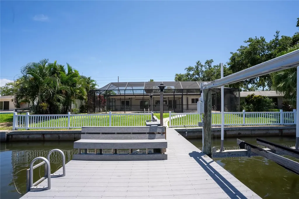 5119 Venetian Boulevard NE St Petersburg FL 33703