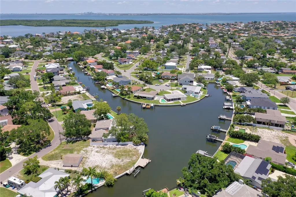 5119 Venetian Boulevard NE St Petersburg FL 33703