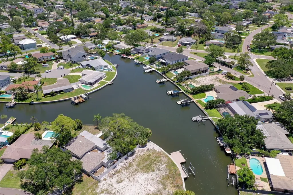 5119 Venetian Boulevard NE St Petersburg FL 33703
