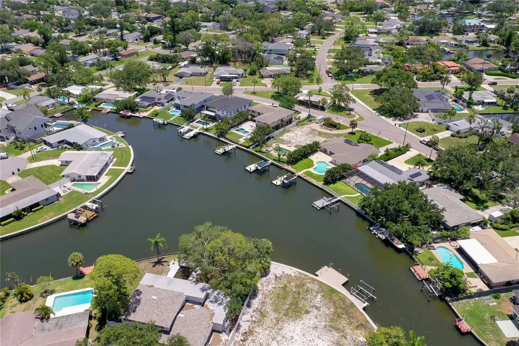 5119 Venetian Boulevard NE St Petersburg FL 33703