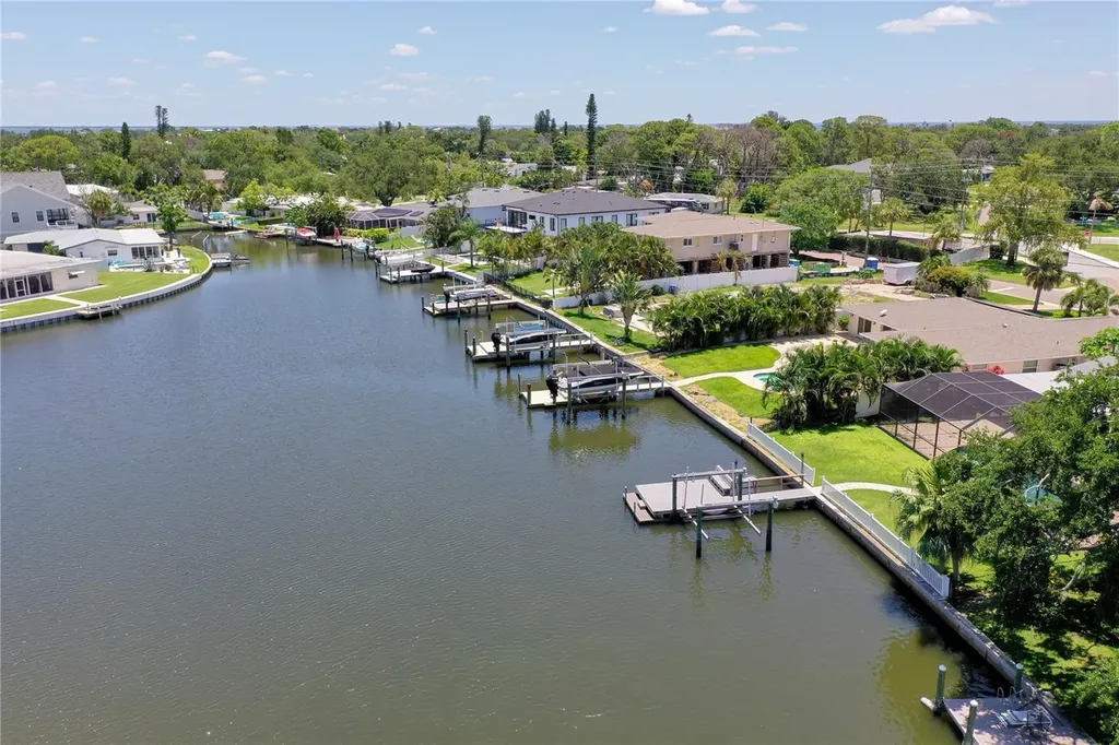 5119 Venetian Boulevard NE St Petersburg FL 33703