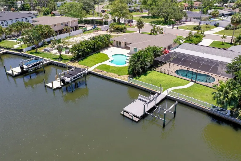 5119 Venetian Boulevard NE St Petersburg FL 33703