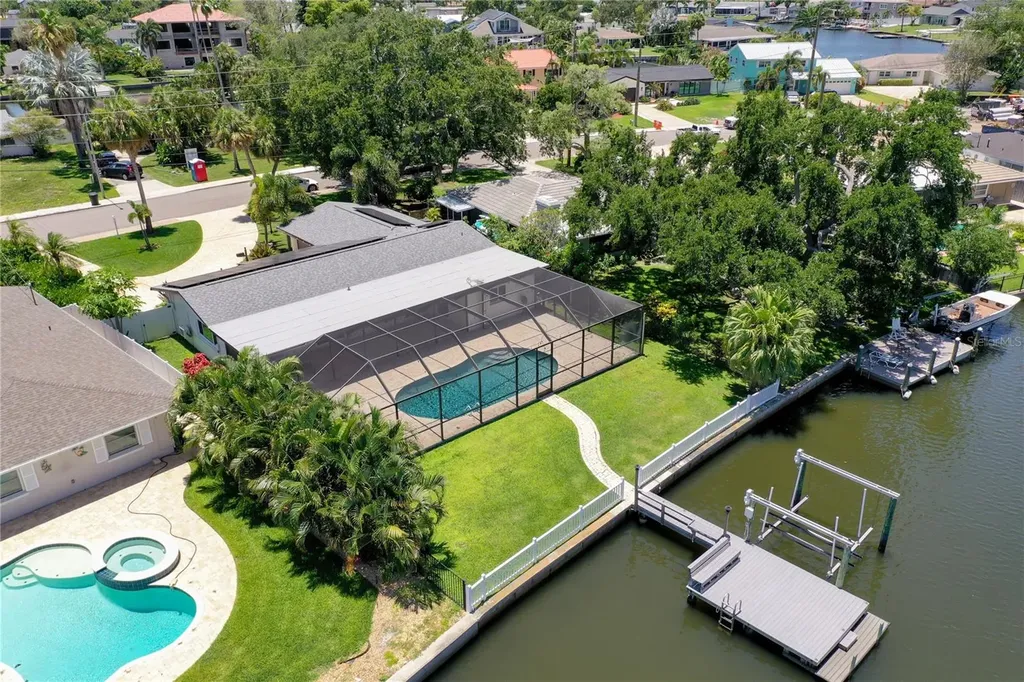 5119 Venetian Boulevard NE St Petersburg FL 33703