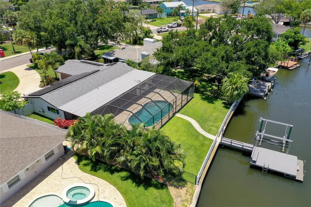 5119 Venetian Boulevard NE St Petersburg FL 33703