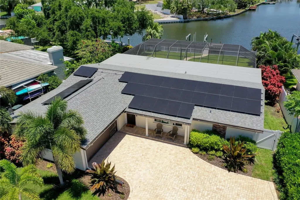 5119 Venetian Boulevard NE St Petersburg FL 33703