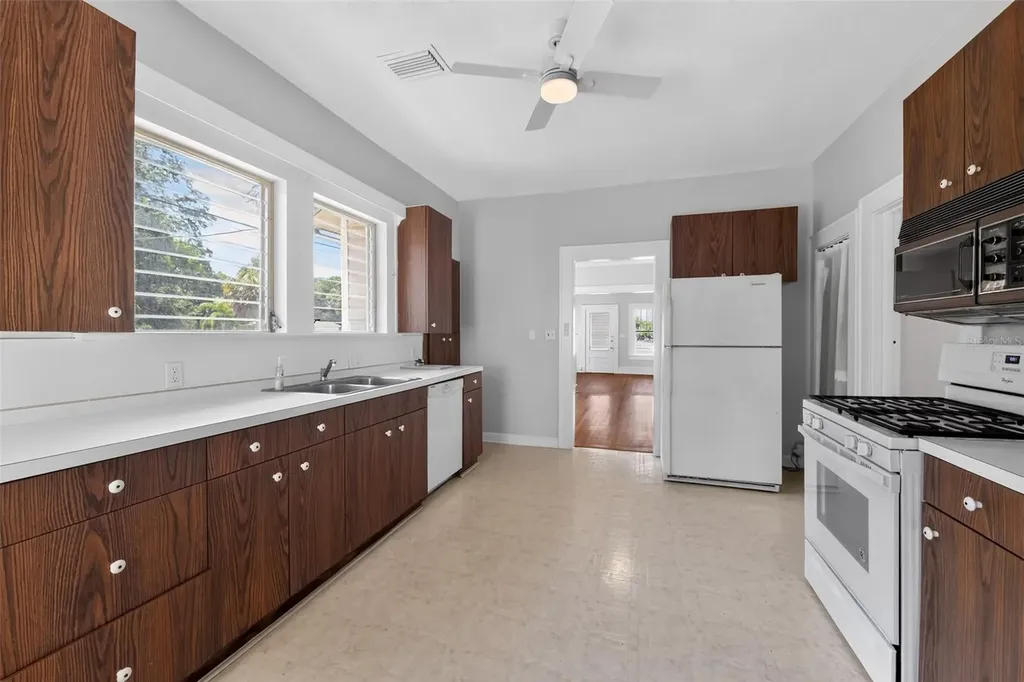 2233 11th Avenue W Bradenton FL 34205