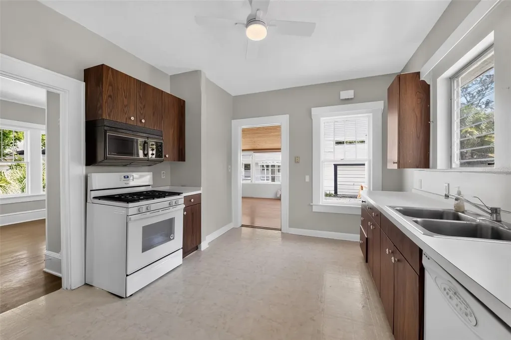 2233 11th Avenue W Bradenton FL 34205