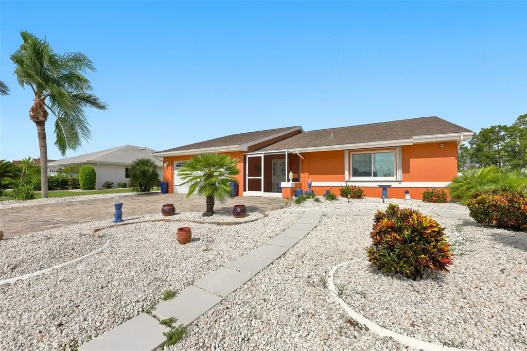 1002 El Rancho Drive Sun City Center FL 33573
