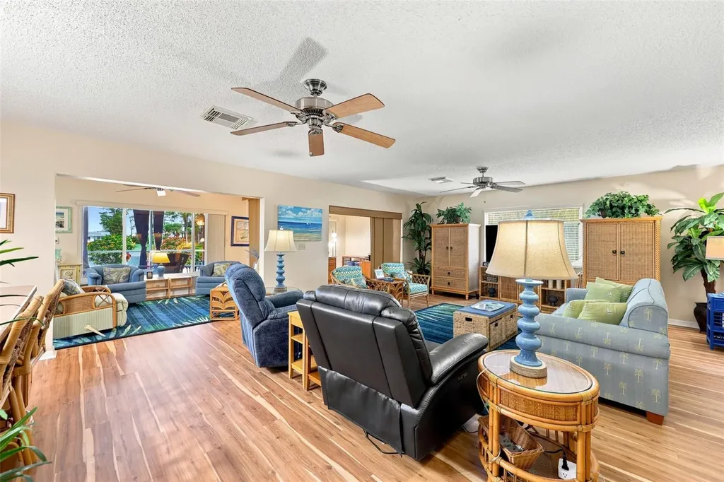 1002 El Rancho Drive Sun City Center FL 33573