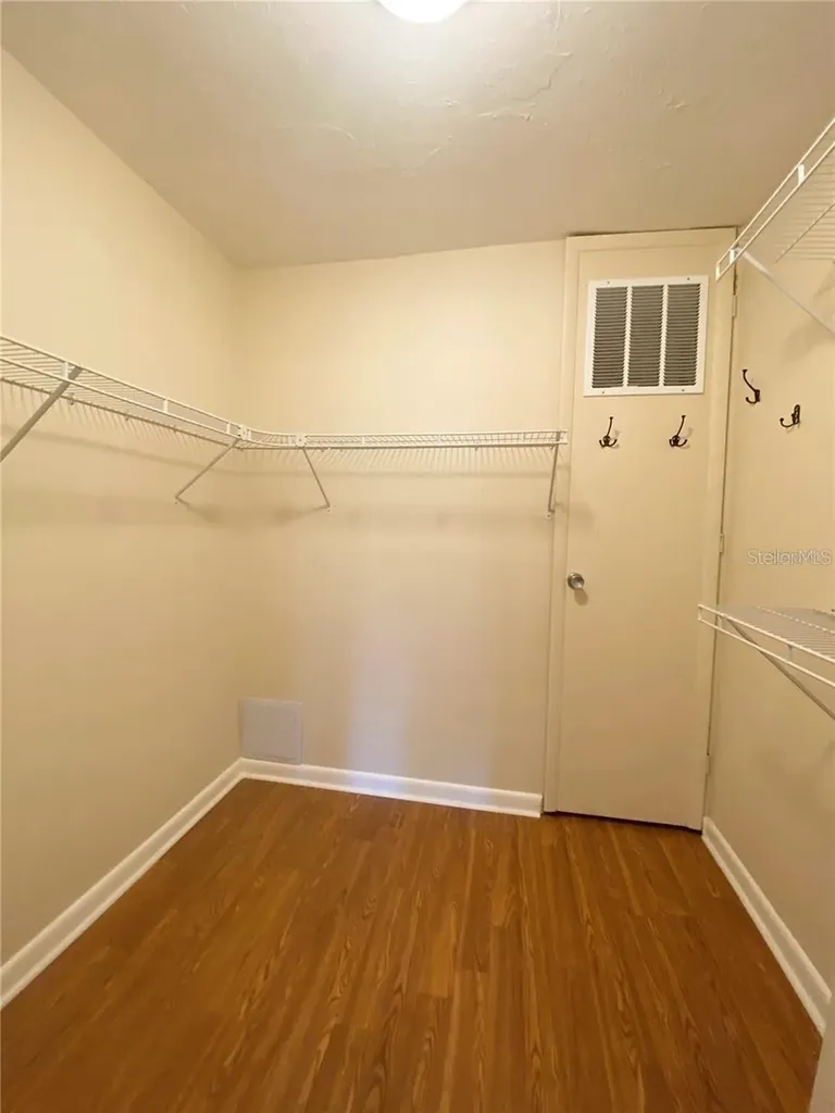 3625 Longmeadow Sarasota FL 34235