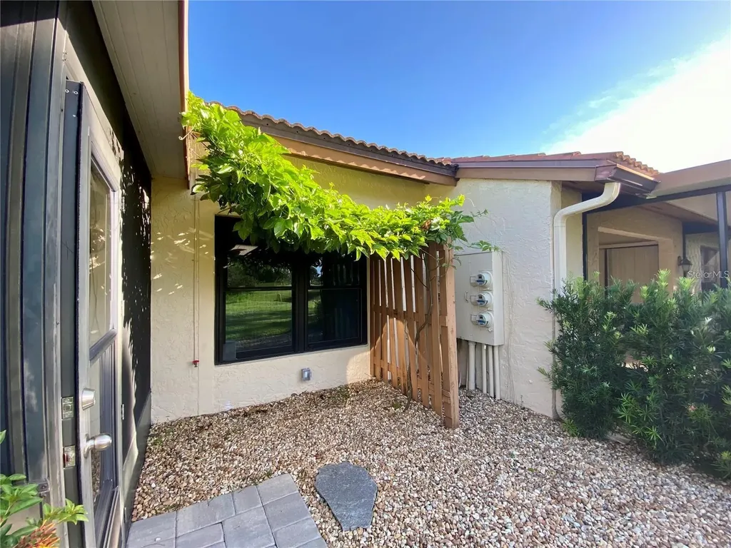 3625 Longmeadow Sarasota FL 34235