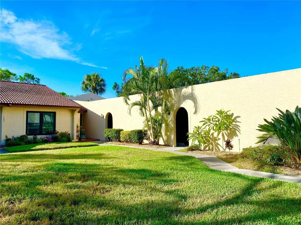3625 Longmeadow Sarasota FL 34235