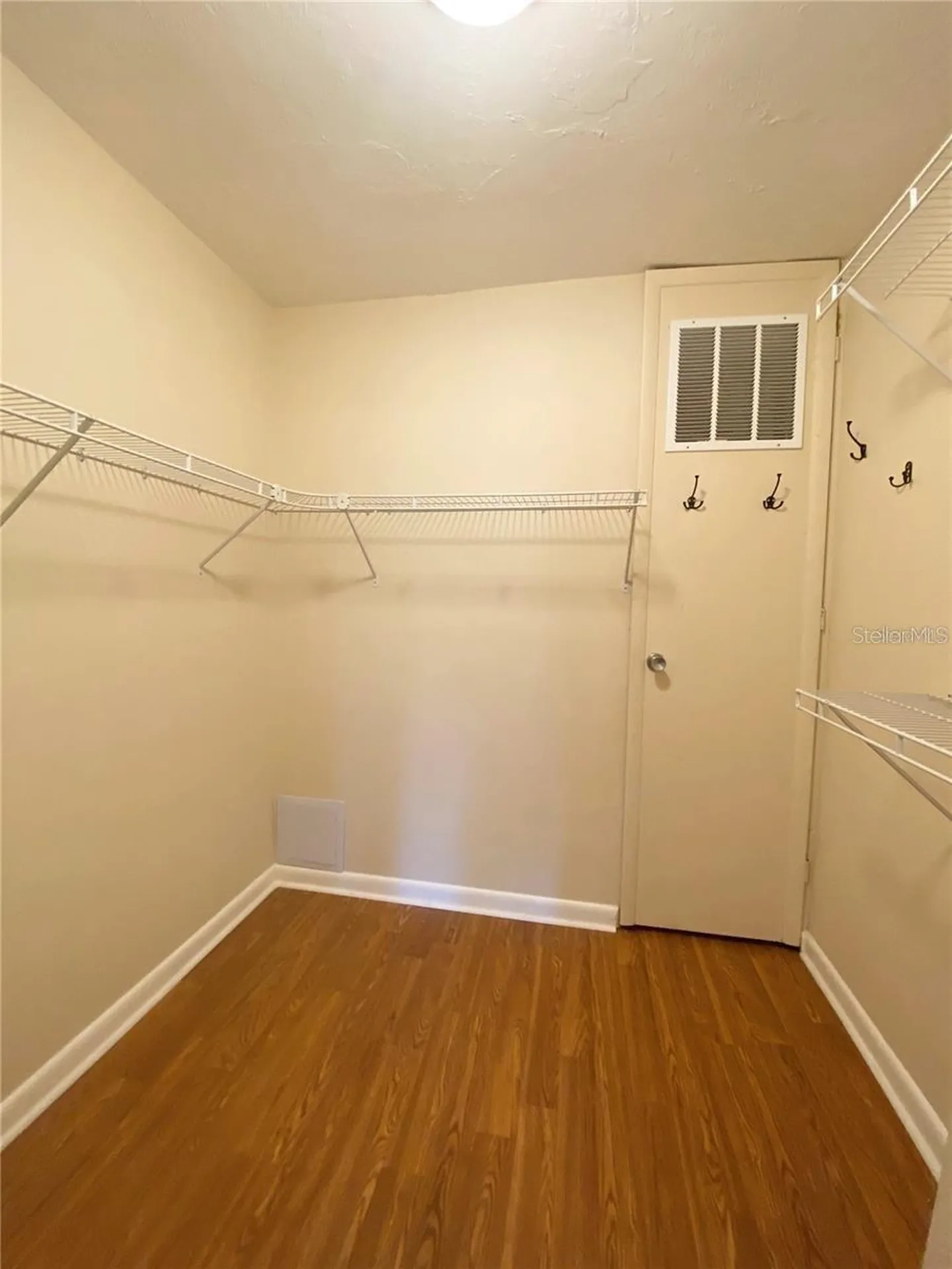 3625 Longmeadow Sarasota FL 34235