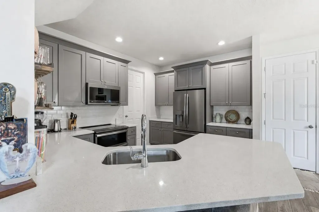 1934 Lake Ridge Boulevard Clearwater FL 33763