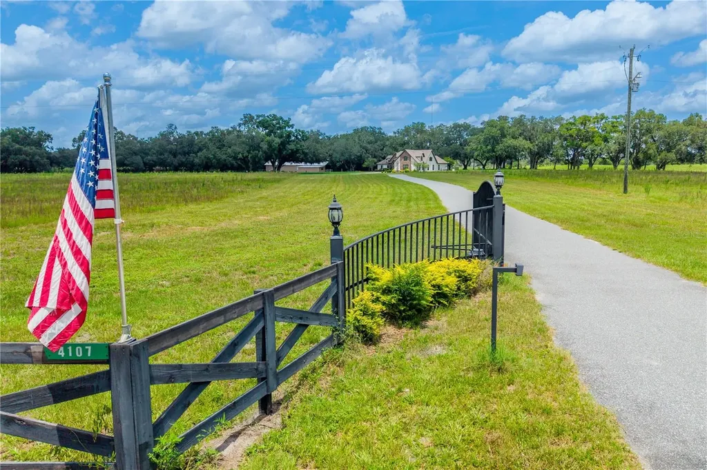 4107 SW State Road 45 Newberry FL 32669