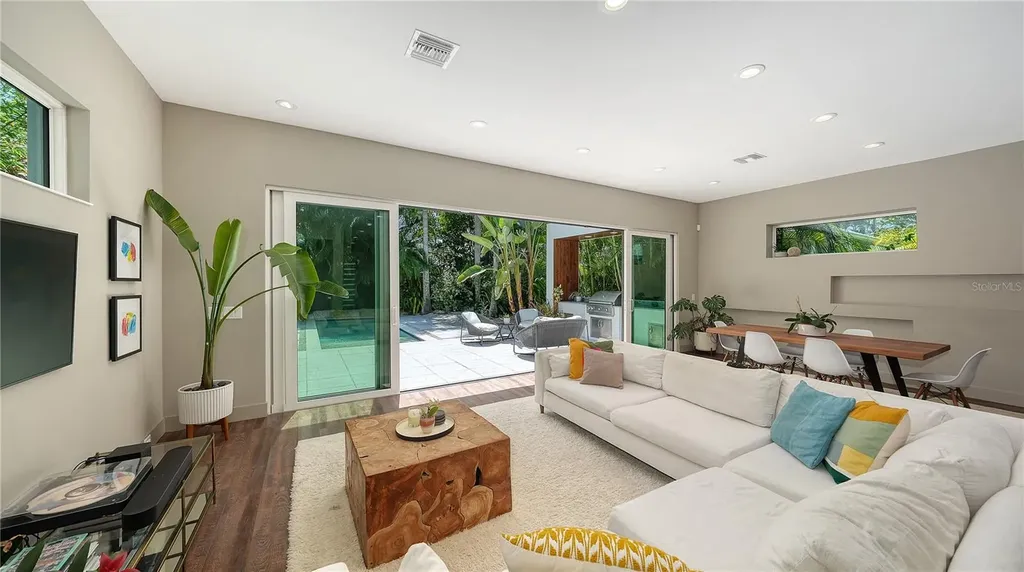 543 Columbia Court Sarasota FL 34236