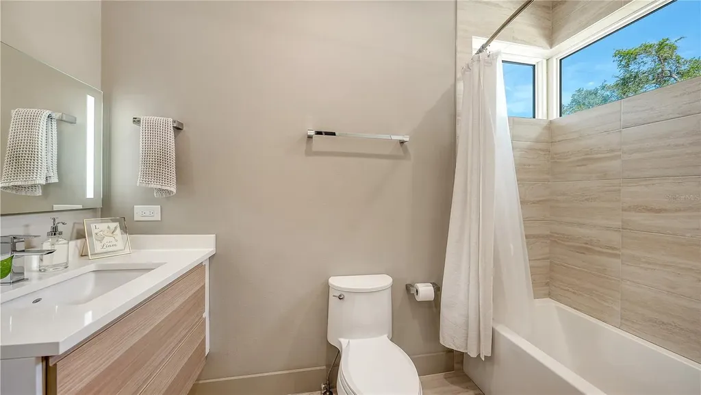 543 Columbia Court Sarasota FL 34236