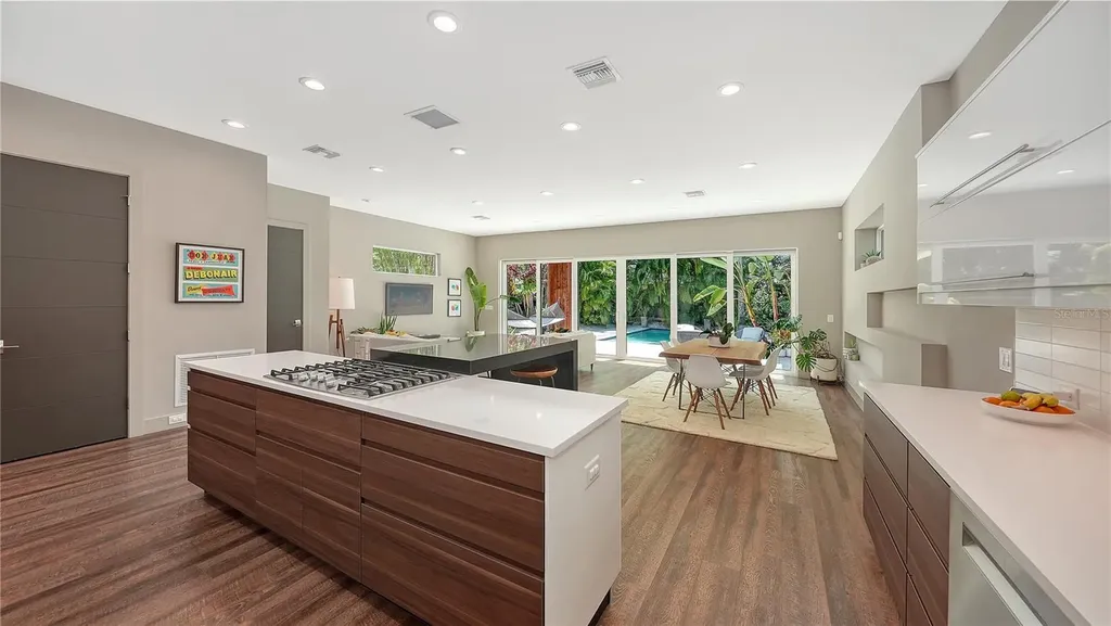 543 Columbia Court Sarasota FL 34236