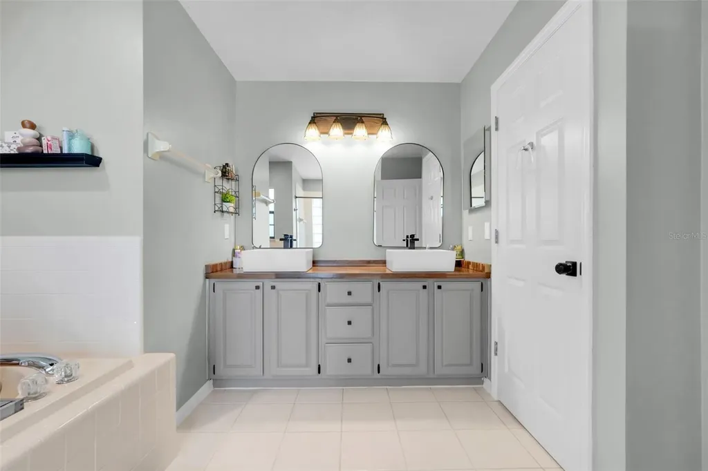 305 Forrest Crest Court Ocoee FL 34761