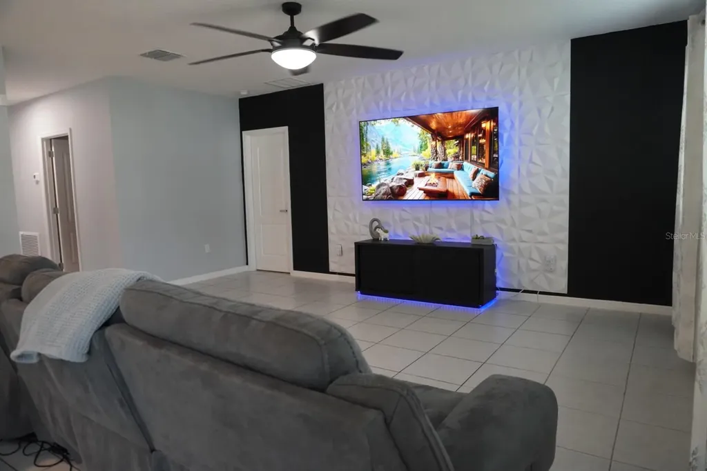 387 Pinecrest Loop Davenport FL 33837