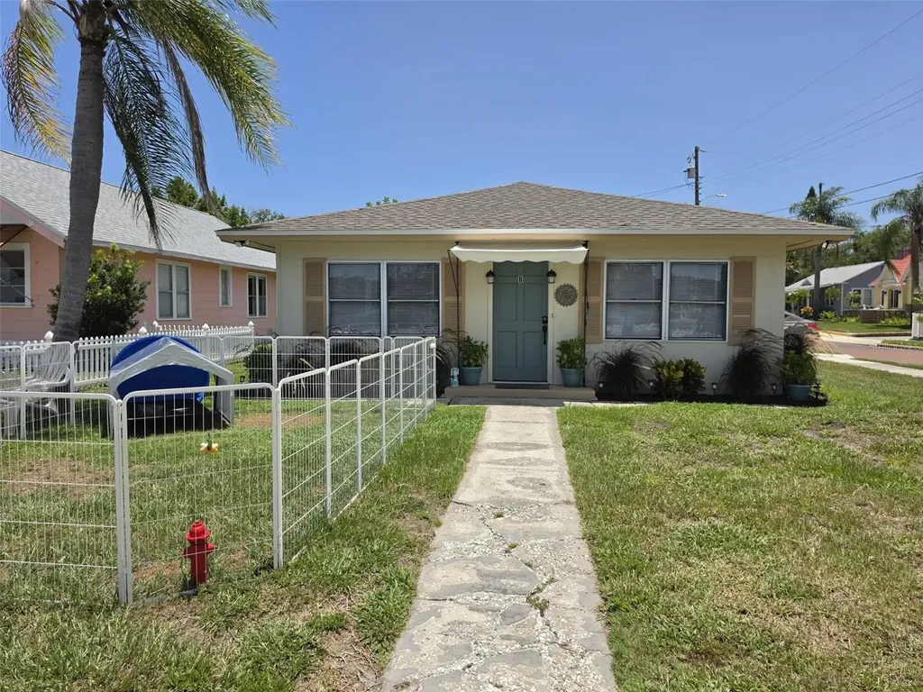 121 Bay Street Tarpon Springs FL 34689