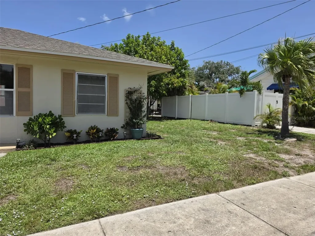 121 Bay Street Tarpon Springs FL 34689